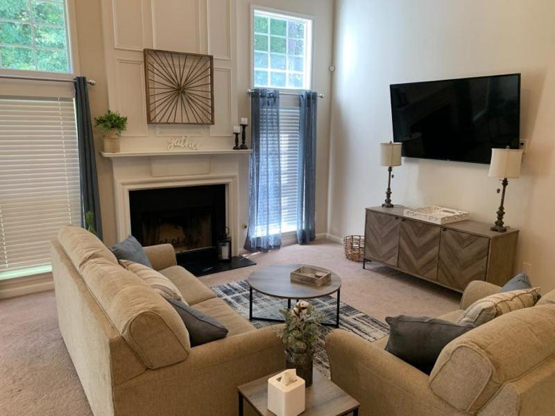 Enjoy This Amazing Home With Porch & Grill Near Dt Woodstock Zewnętrze zdjęcie