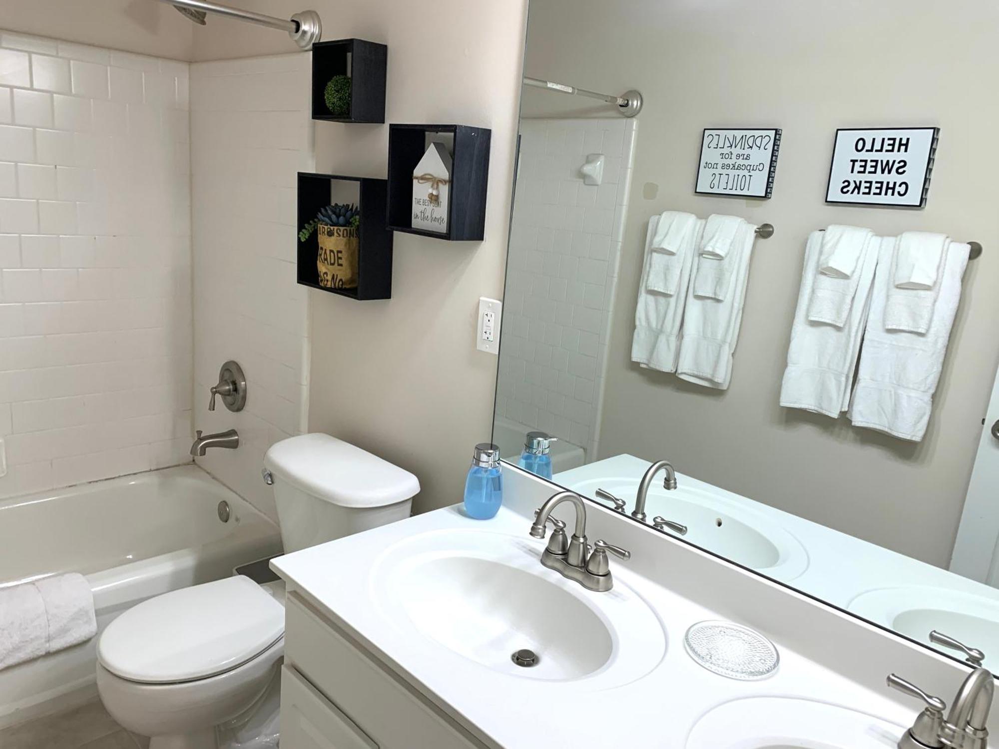 Enjoy This Amazing Home With Porch & Grill Near Dt Woodstock Pokój zdjęcie